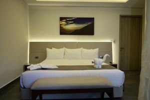 Alquiler Vacacional - Luxury Garden Suite 3BR w/ Pool & Jacuzzi 04AB