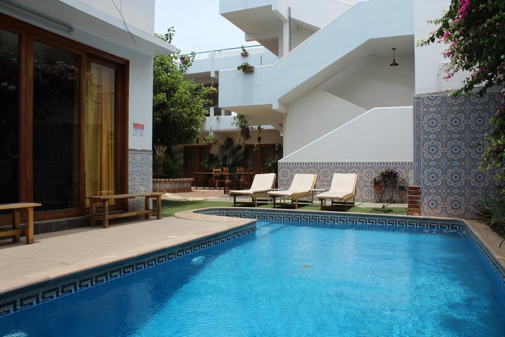 Vista Piscina Casa Mara Guest House