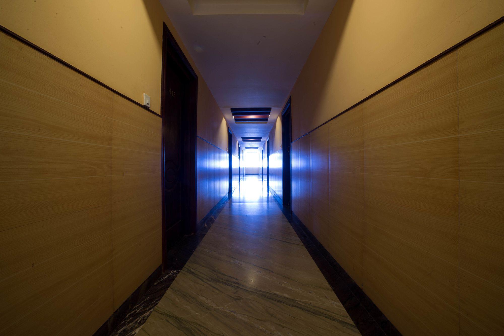Varios OYO 11585 Hotel Shreenithi