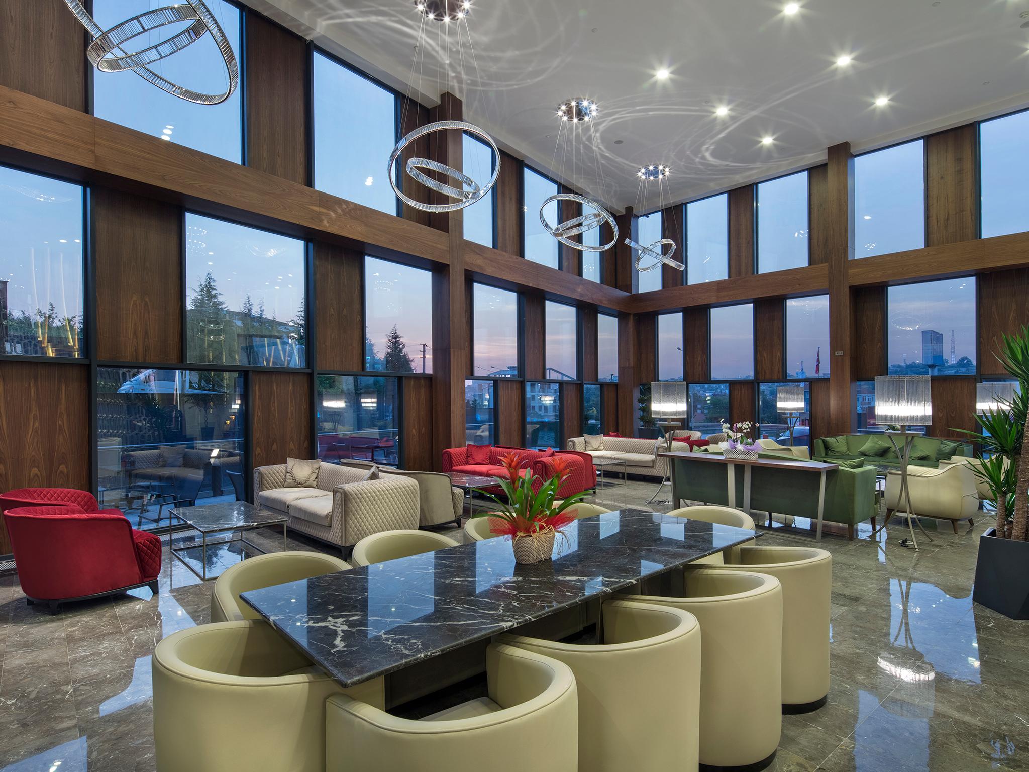 Vista Lobby Hilton Garden Inn Yalova