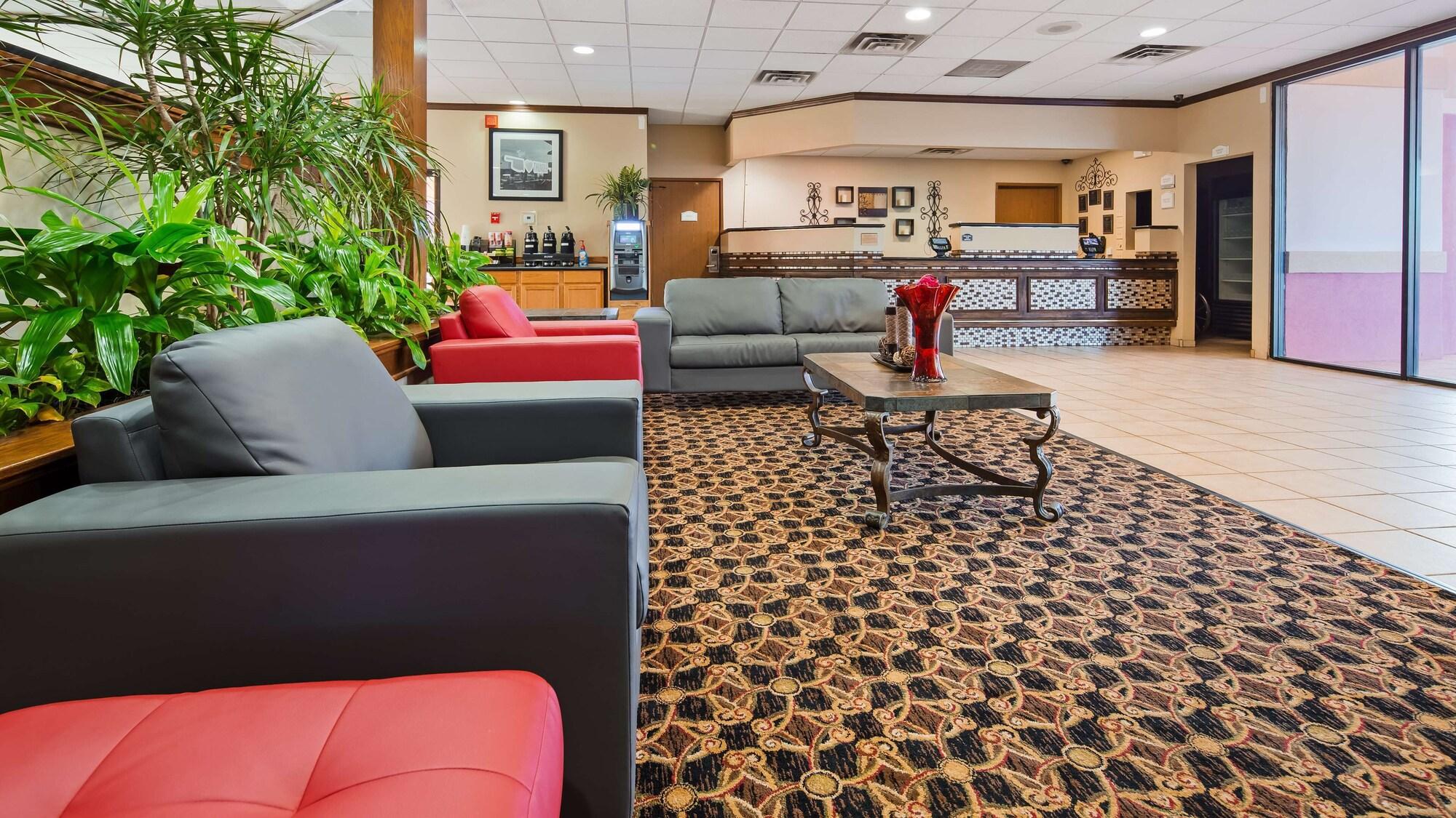 Vista Lobby BROADWAY INN & SUITES