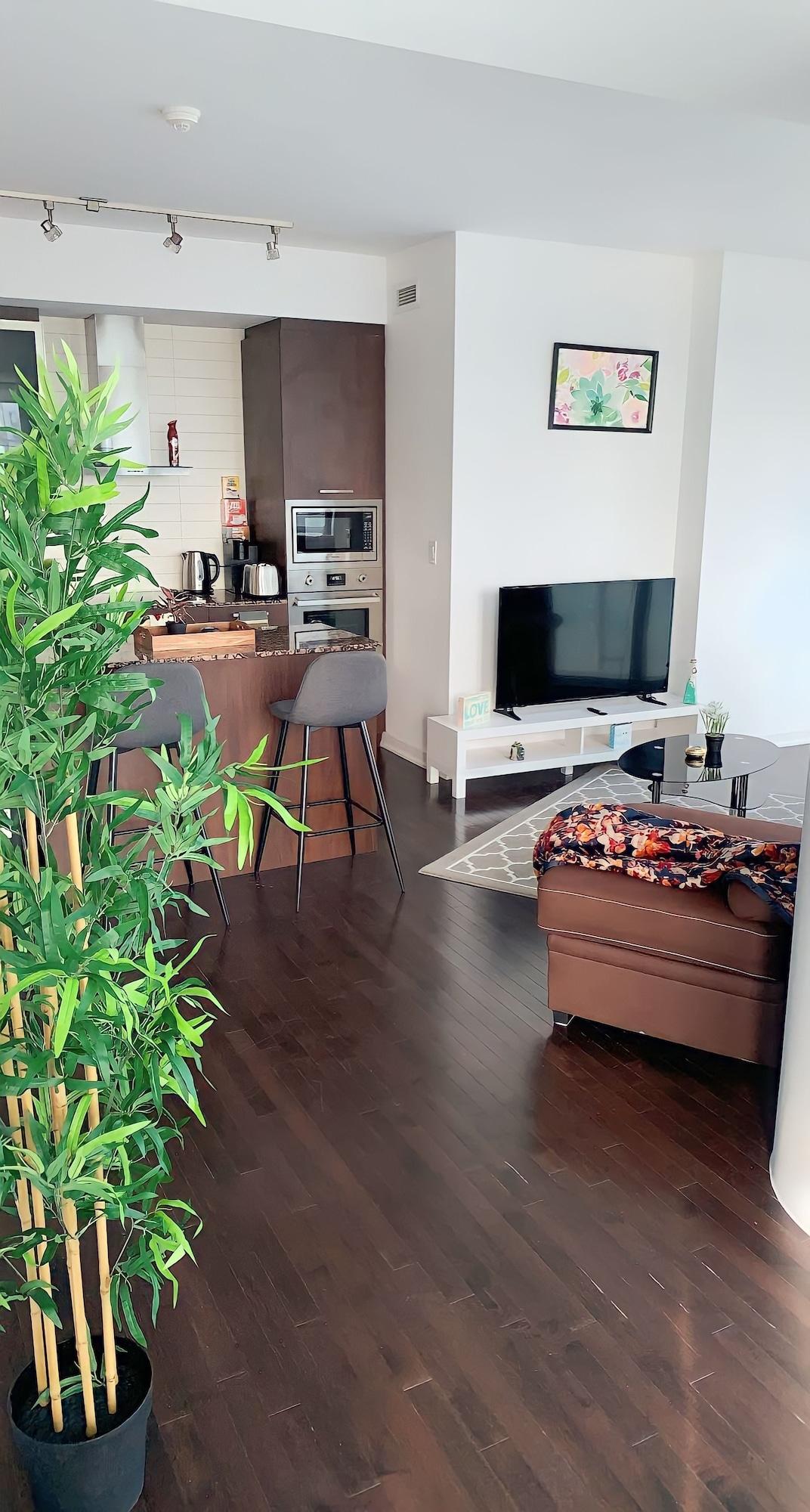 Vista Exterior Luxury 2 Bedroom Lakeview