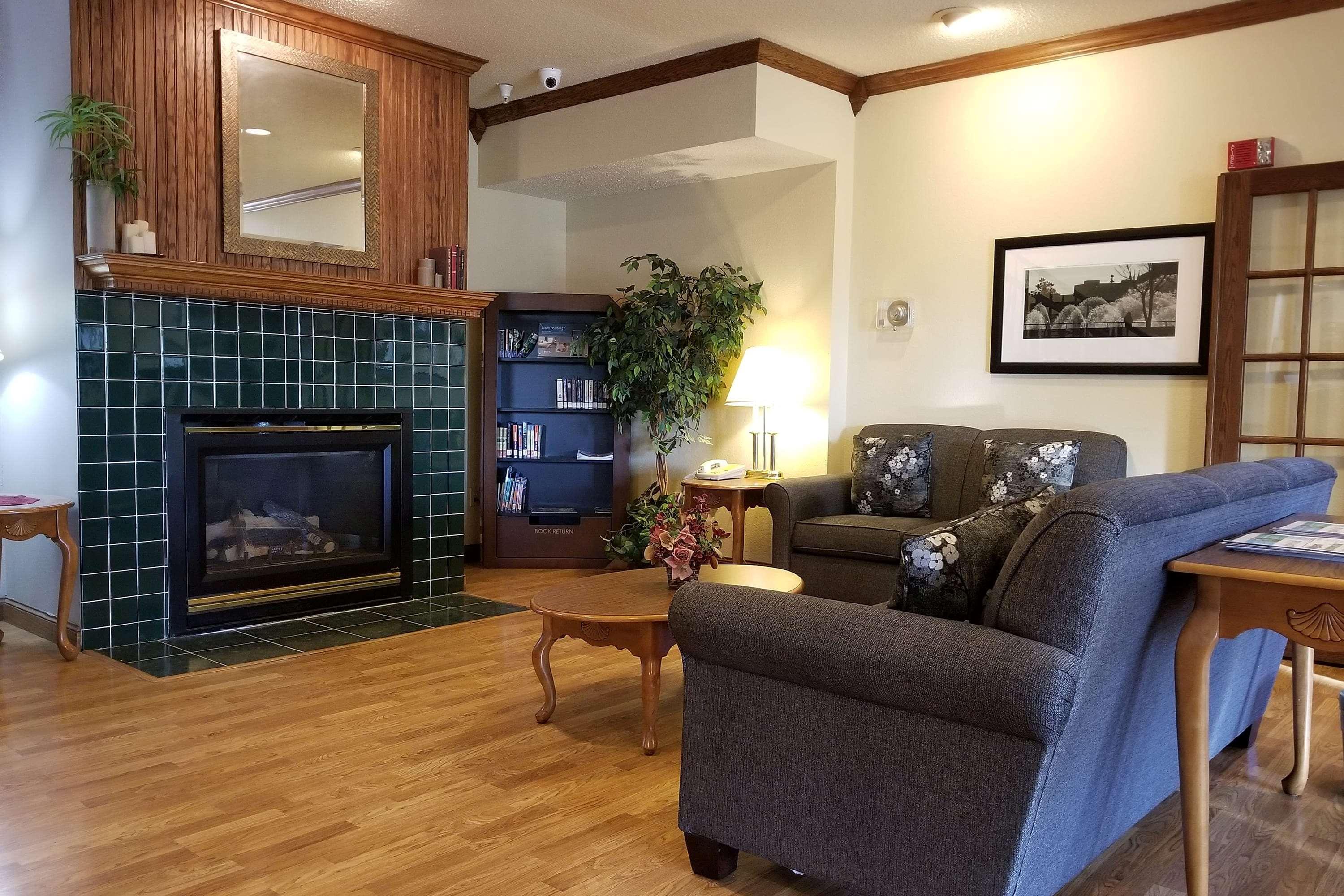 Vista Lobby AmericInn by Wyndham Galesburg