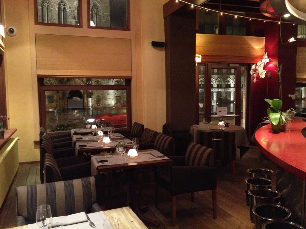 Hotel Tearoom New Regina by null