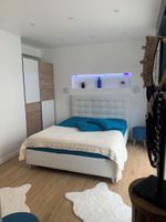 Alquiler Vacacional - 2-person apartment, not overlooked, near train station, with terrace and private Jacuzzi