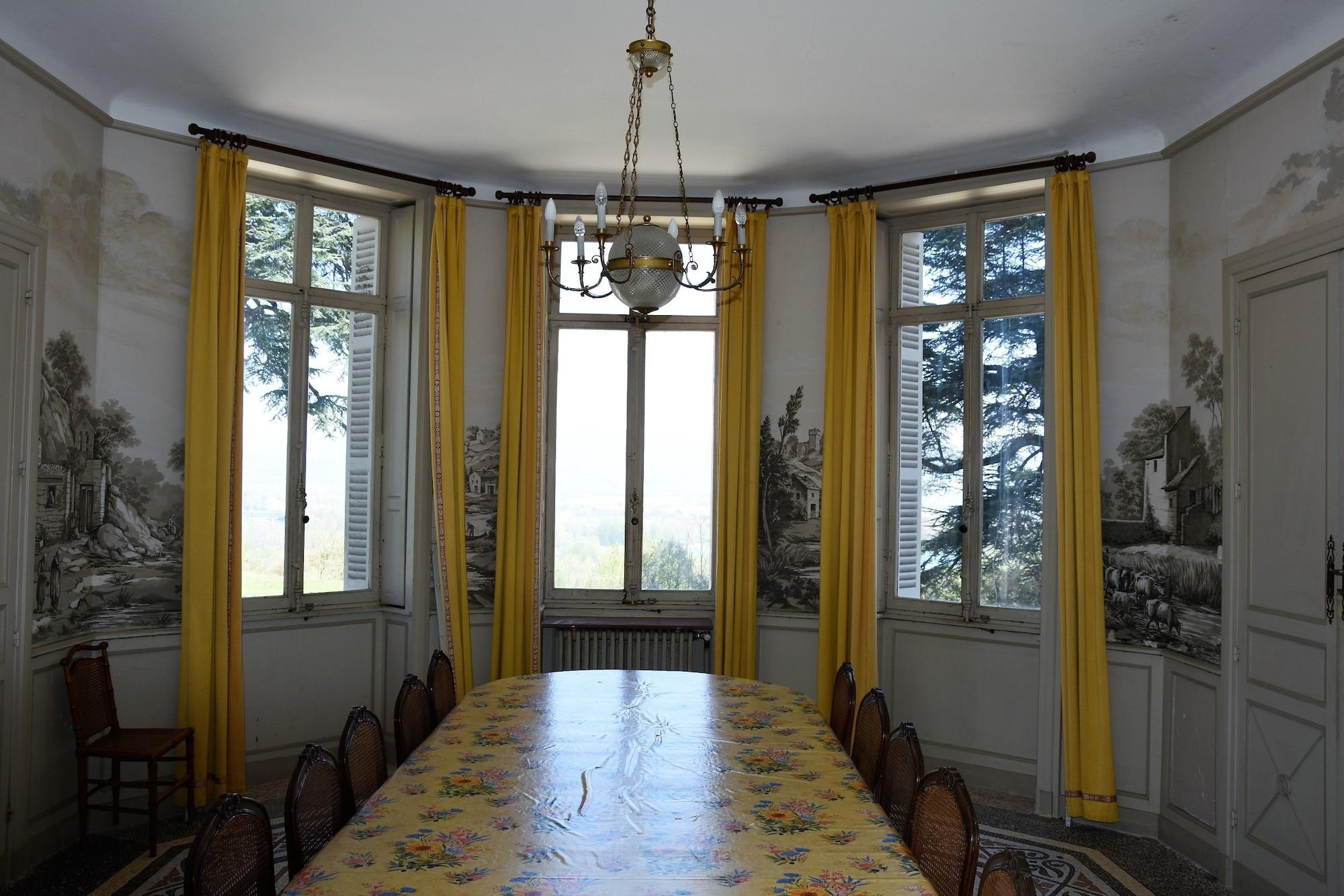 Vista Lobby Château de Varambon