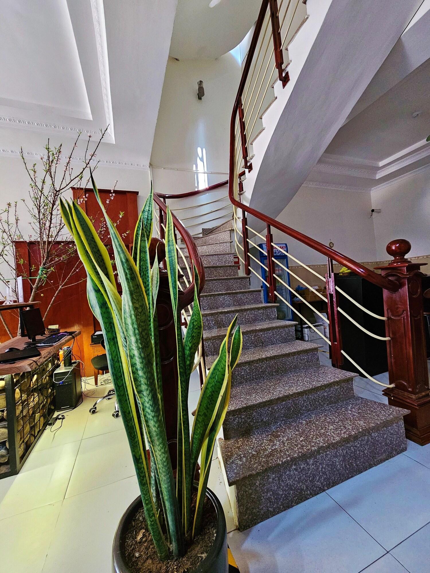 Vista Lobby Frontier Hostel & Tours