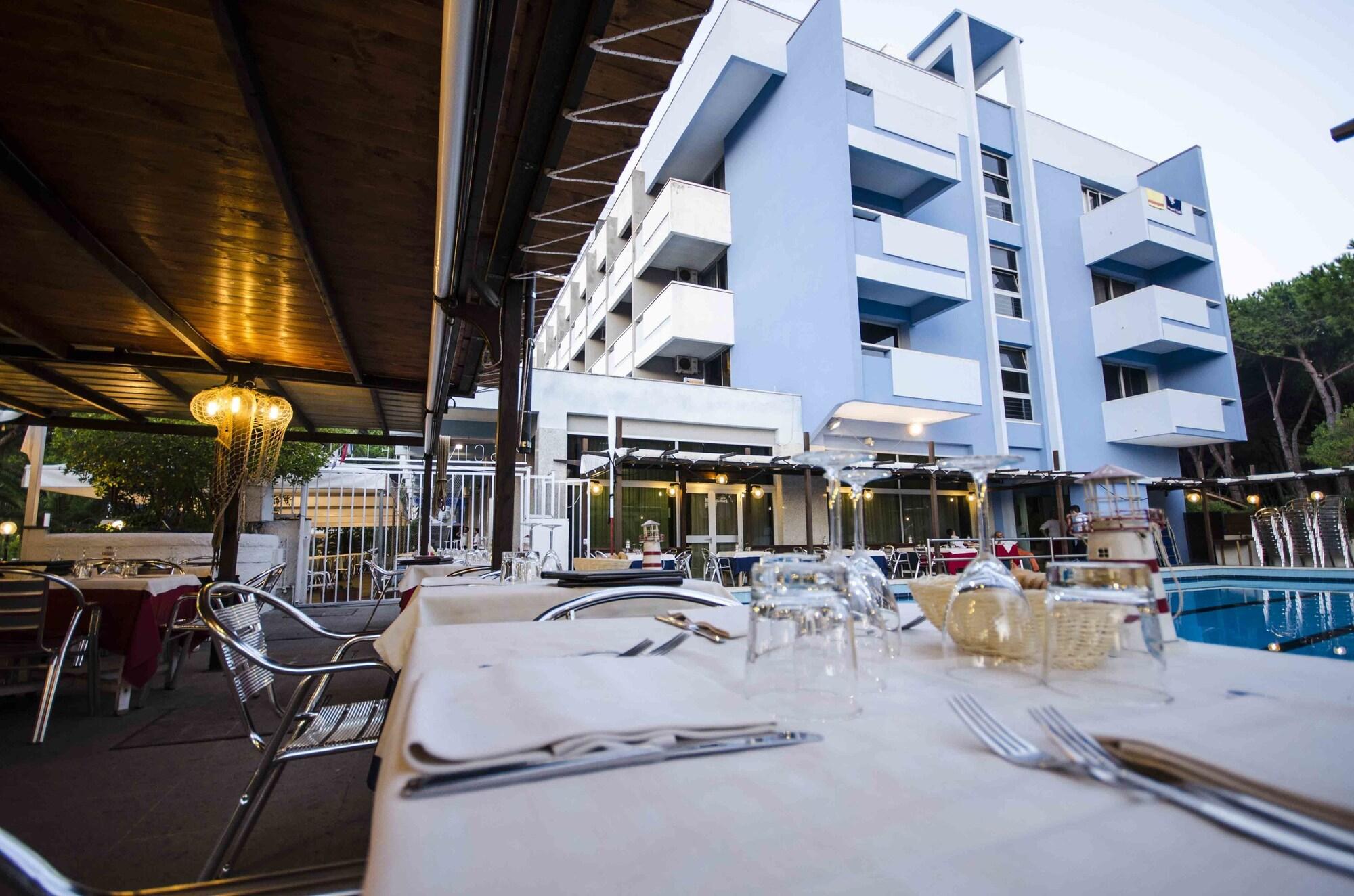 Vista Exterior Hotel Helios