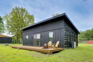 Alquiler Vacacional - Lakefront Catskills Container Home: Private Lake