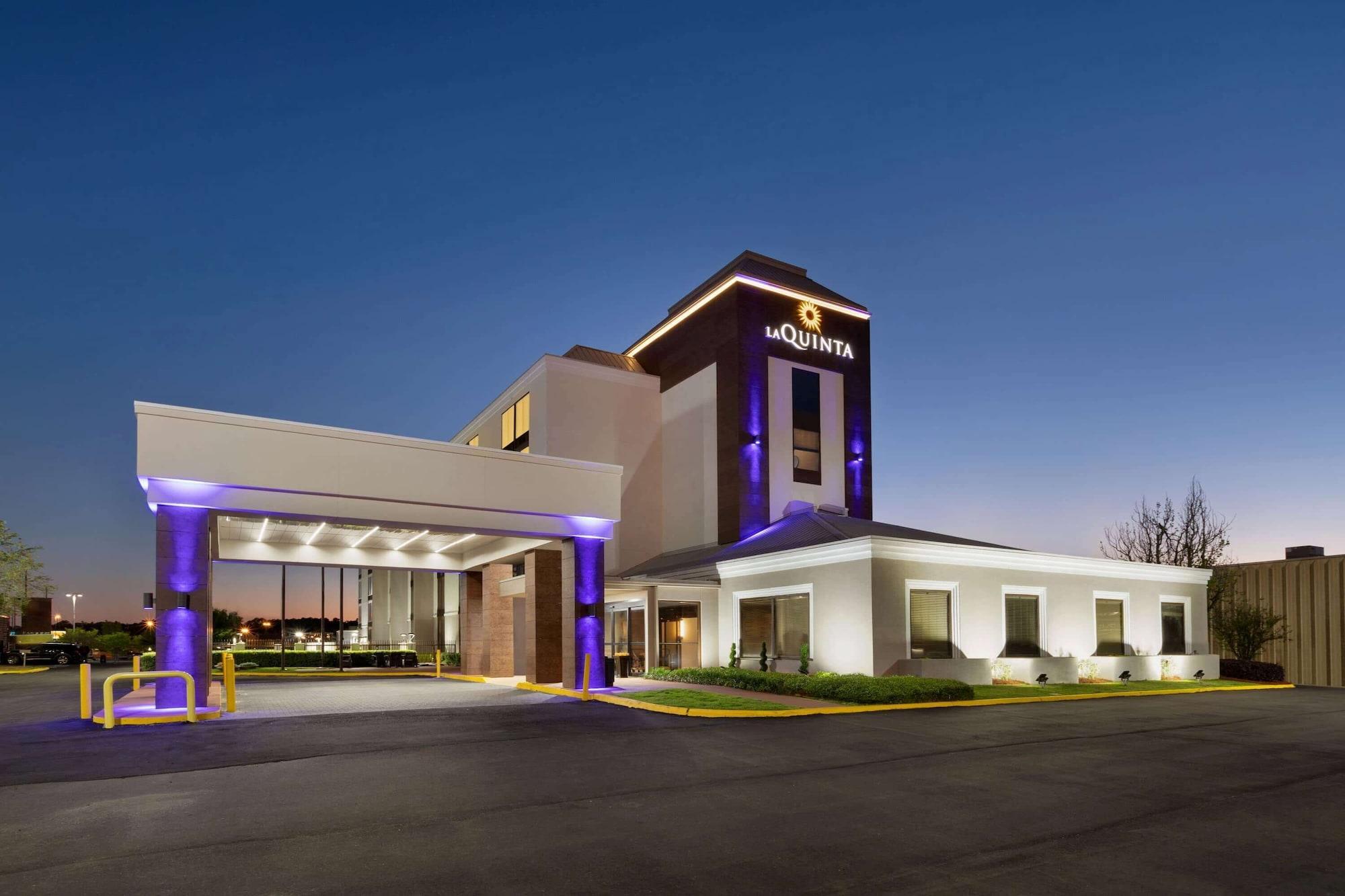 Vista Exterior La Quinta Inn & Suites by Wyndham Dothan