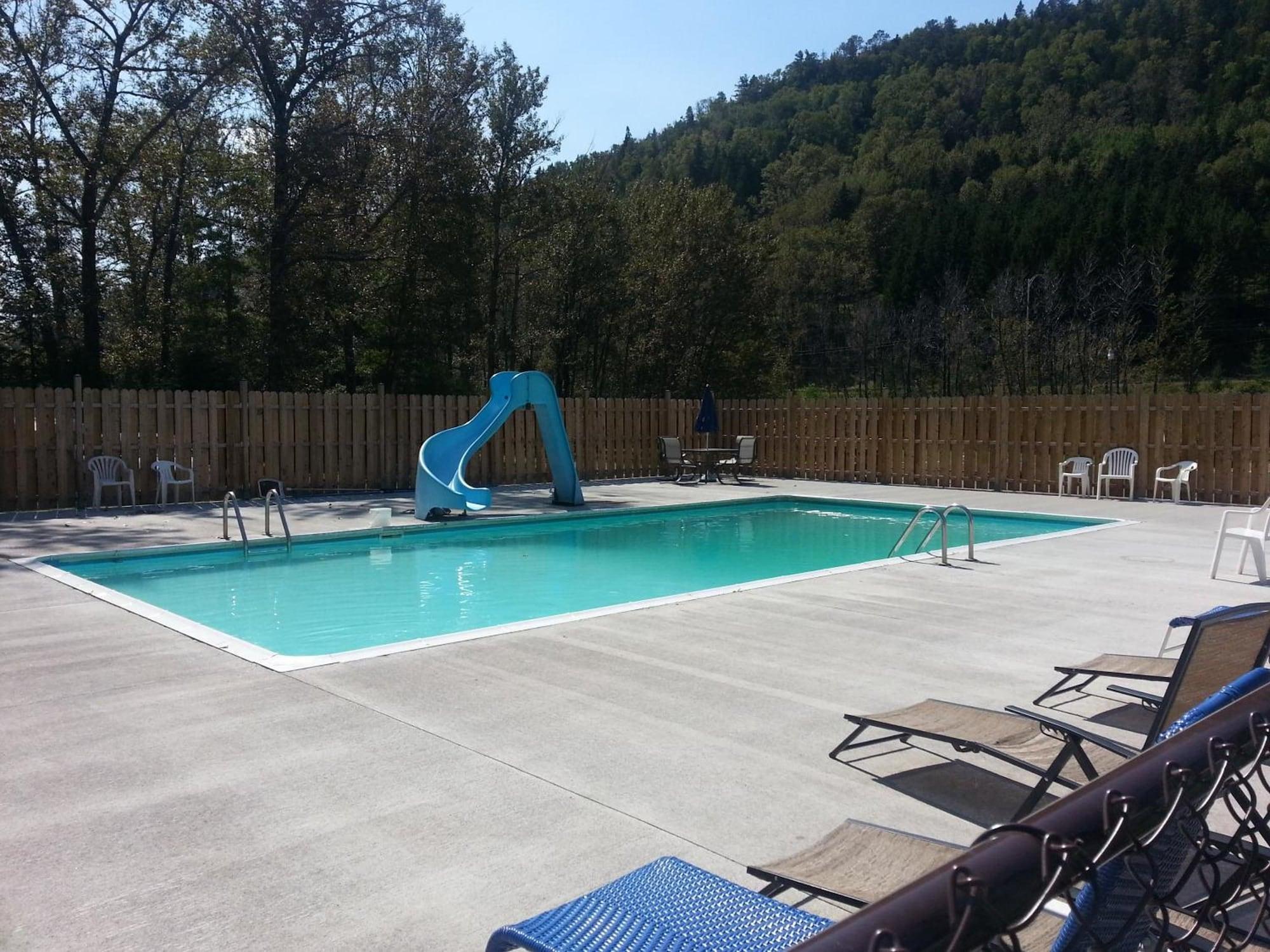 Vista Piscina Motel Le Riviera