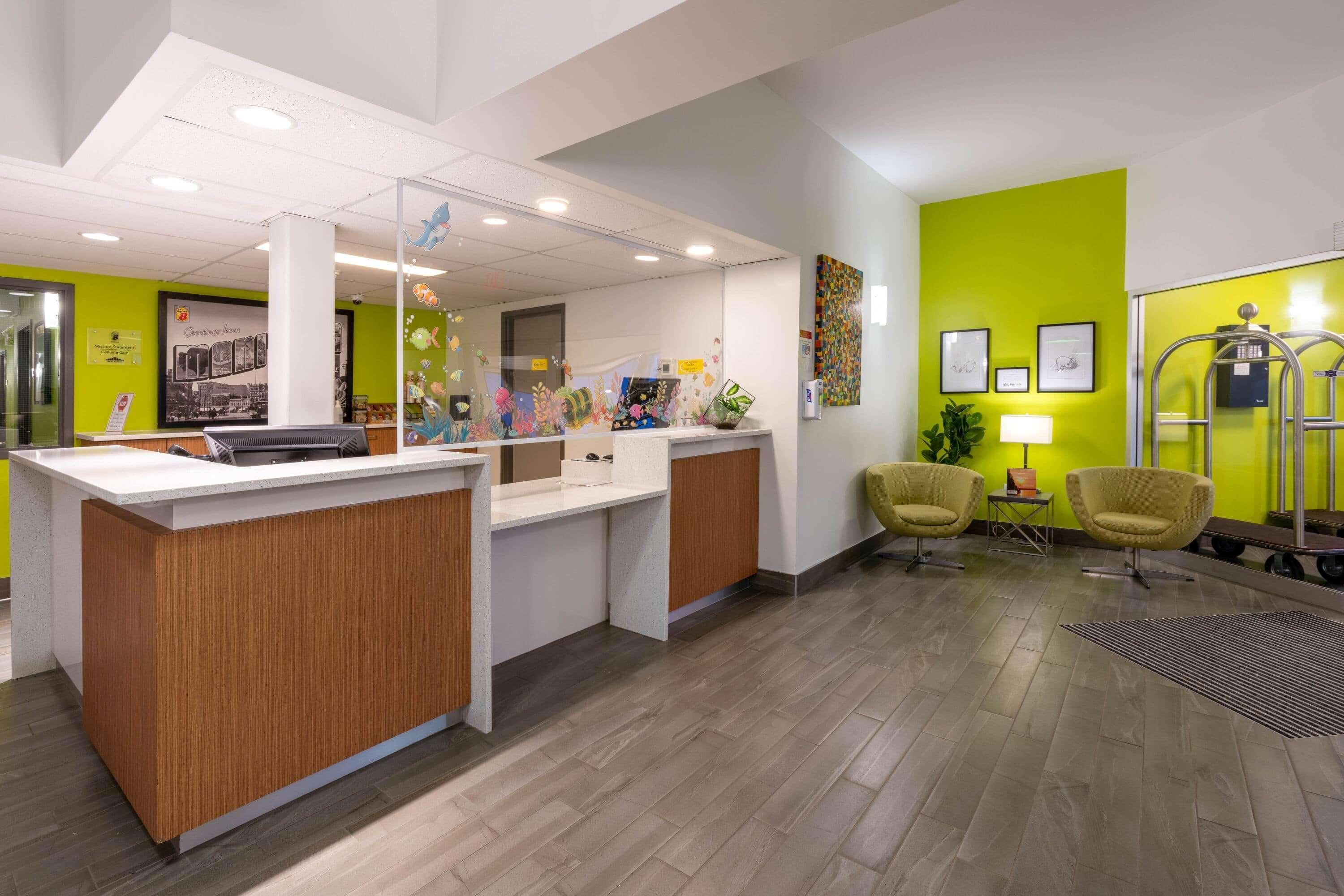 Vista Lobby Super 8 by Wyndham Winnipeg West