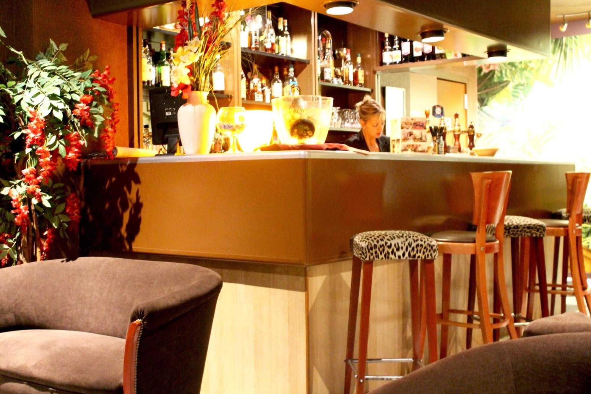Bar/Salón Grand Hotel Terminus Reine