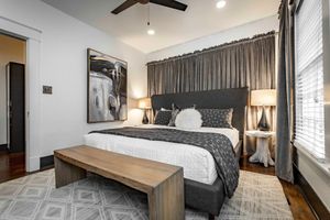 Alquiler Vacacional - Hip and Historic Home Awaits You!  Stroll downtown/Steps away from UCA and CBC