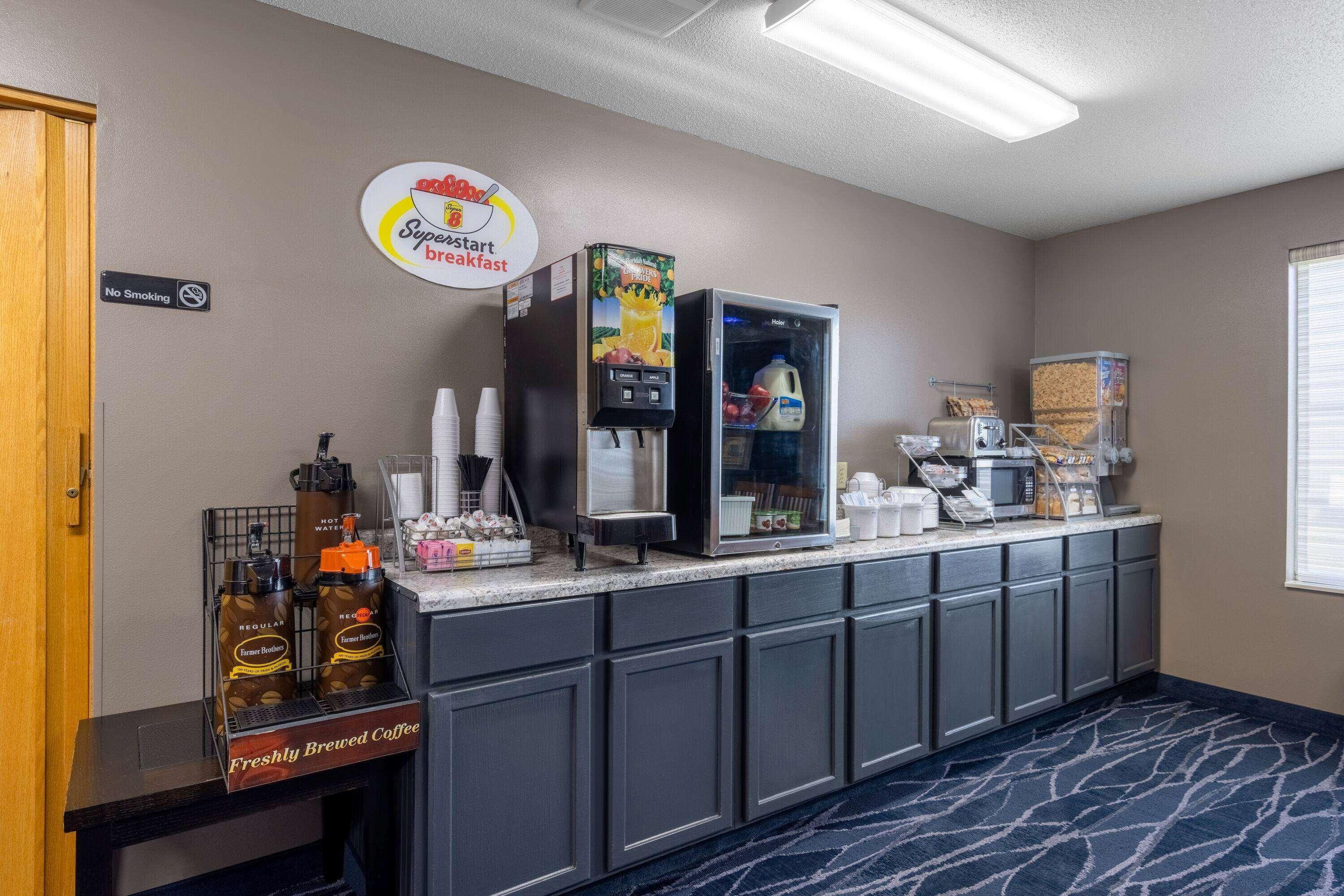 Restaurant Super 8 by Wyndham Jackson MN