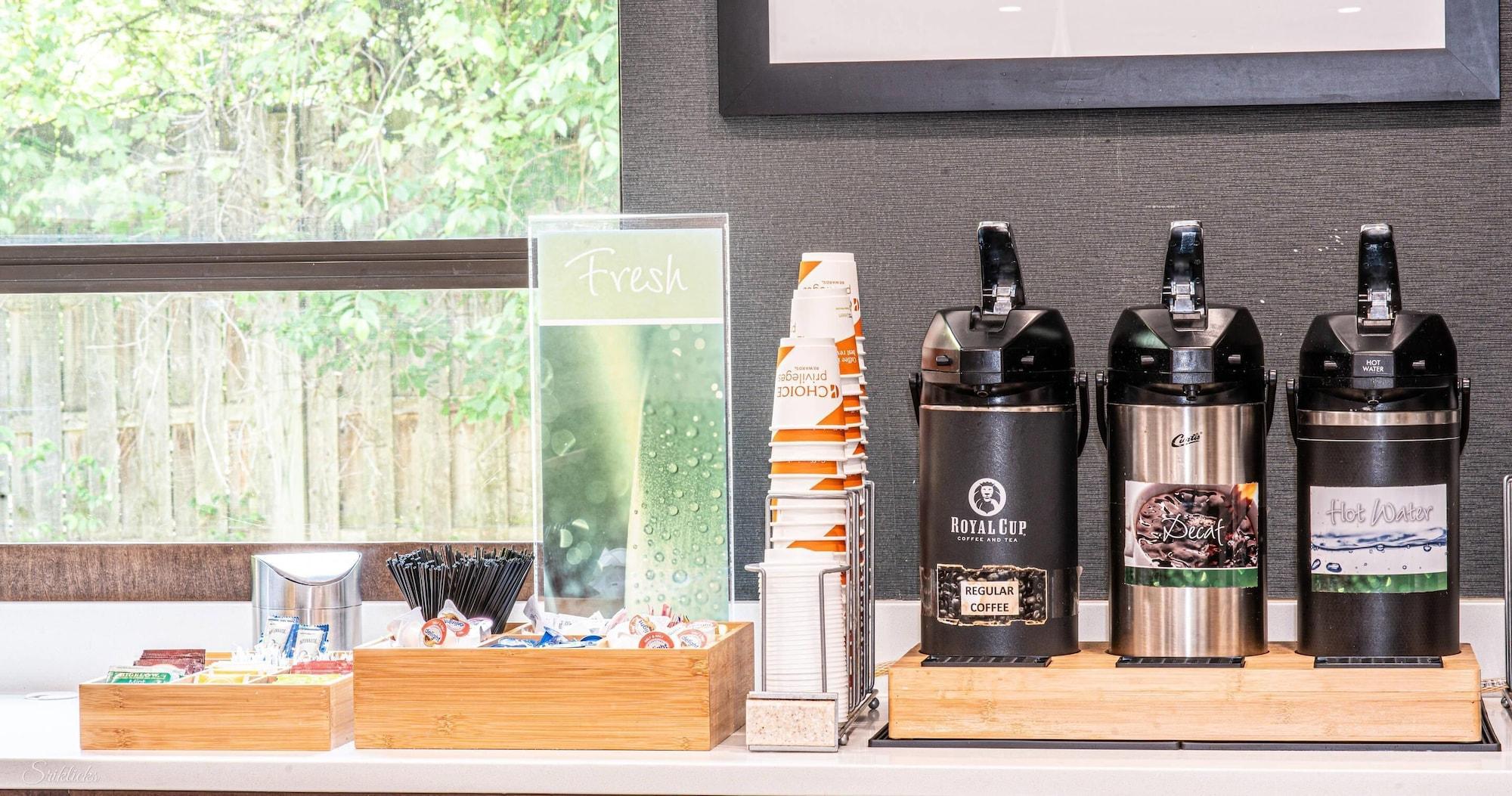 Restaurant Quality Inn & Suites Oakwood Village - Cleveland South