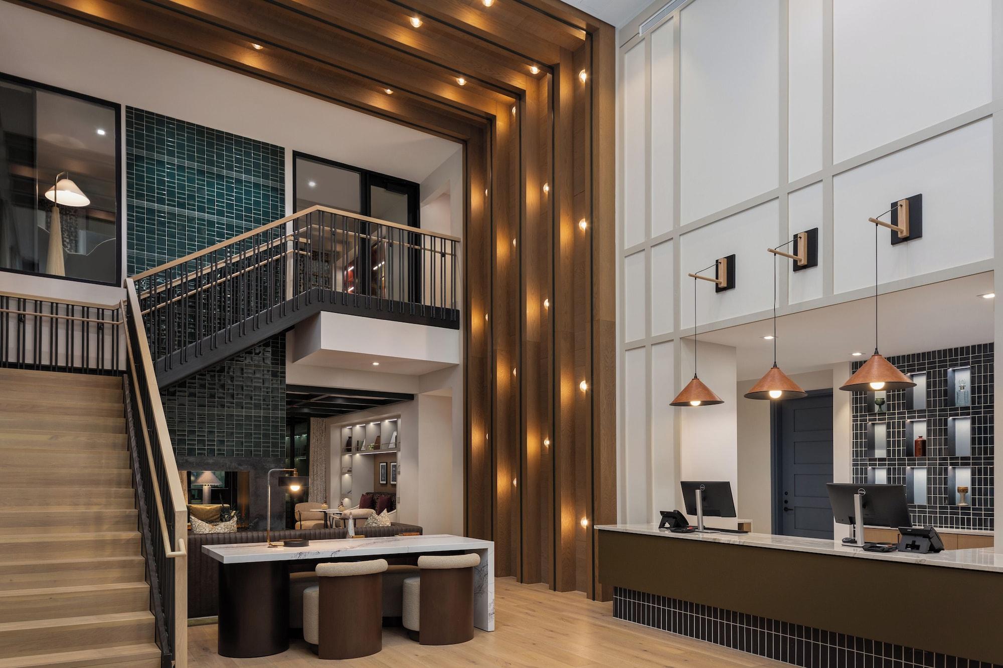 Vista Lobby Denizen Hotel