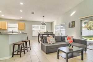 Alquiler Vacacional - 3 Mi to Clearwater Beach: Home w/ Patio & Grill!