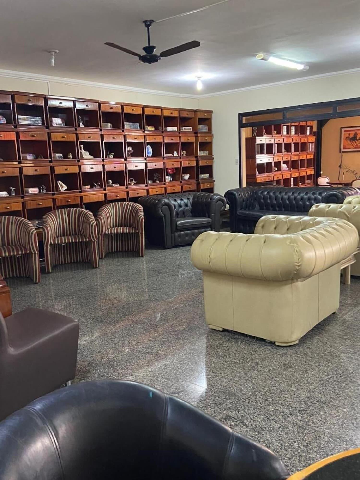 Vista Lobby Rovi Plaza Hotel