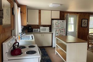 Alquiler Vacacional - Island Getaway! Nestled in the woods with easy access to sandy beach