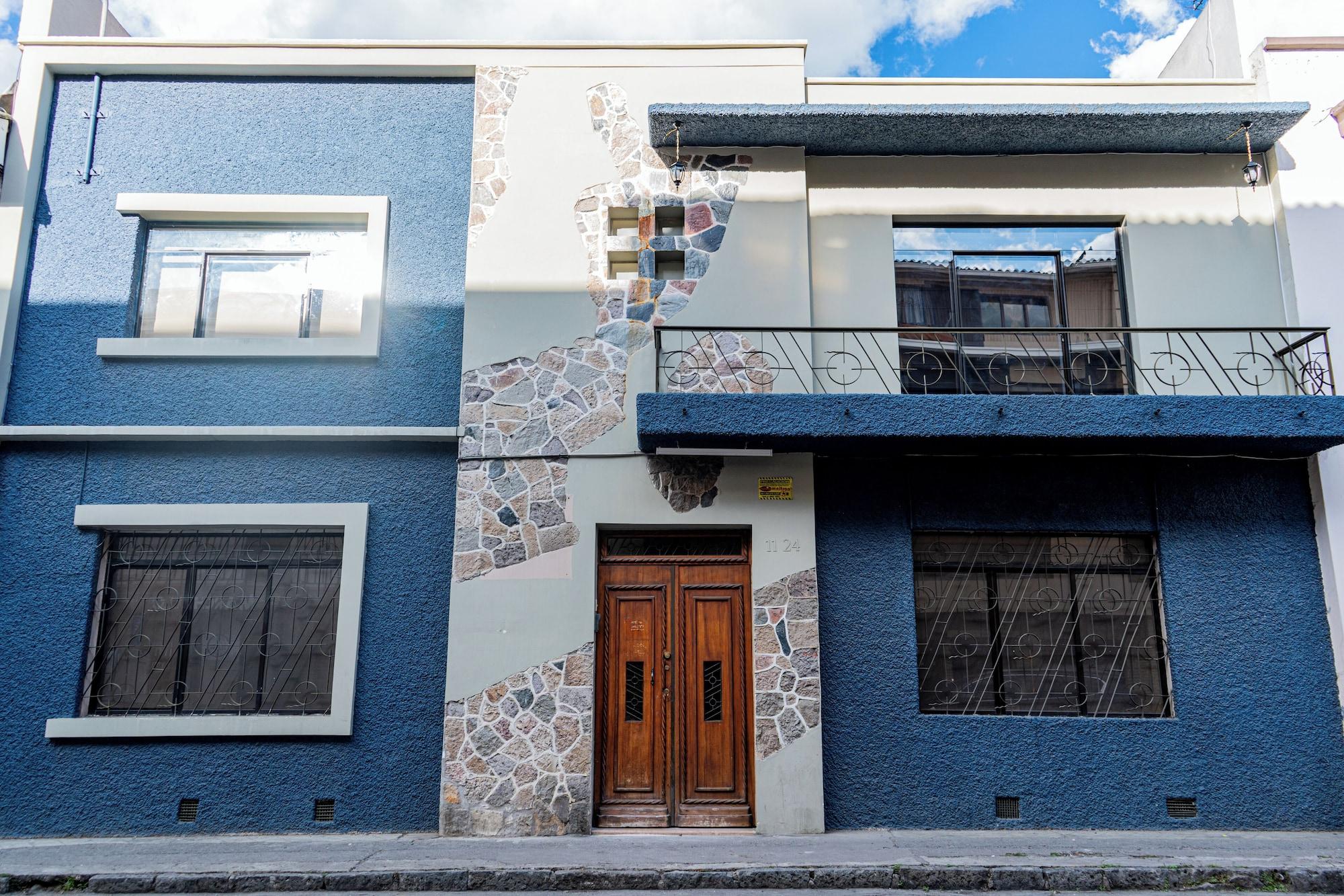 Vista Exterior Casa 11-24 by Casa Bolivar
