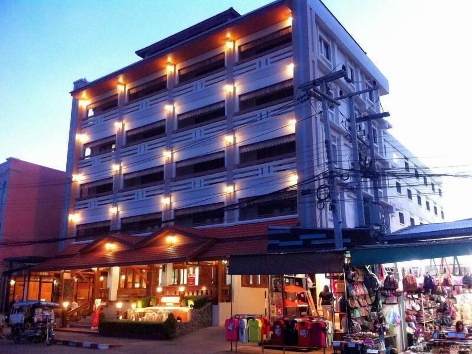 Varios Riverfront Hotel Mukdahan
