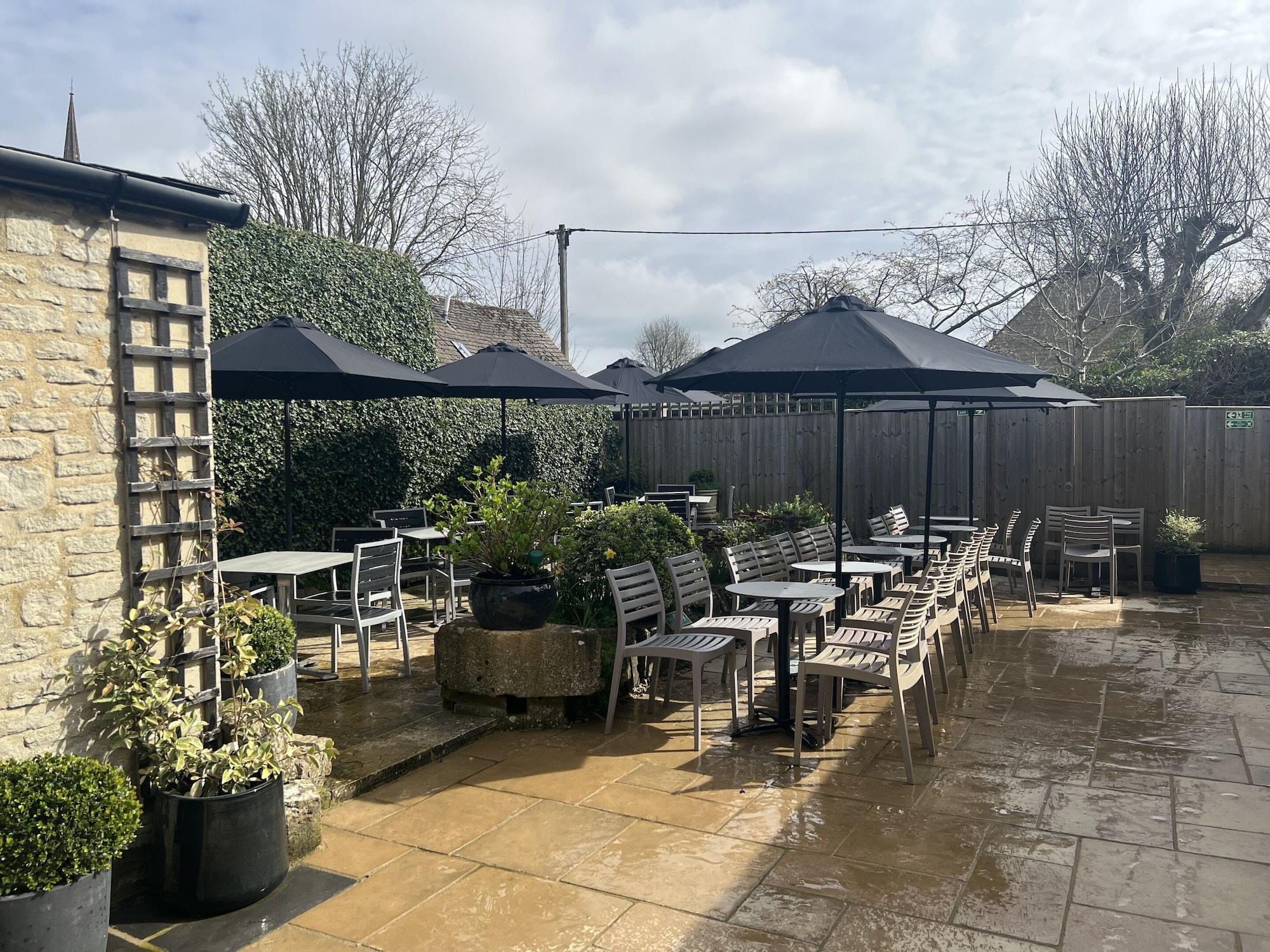 Vista Exterior Priory Tearooms Burford With Rooms