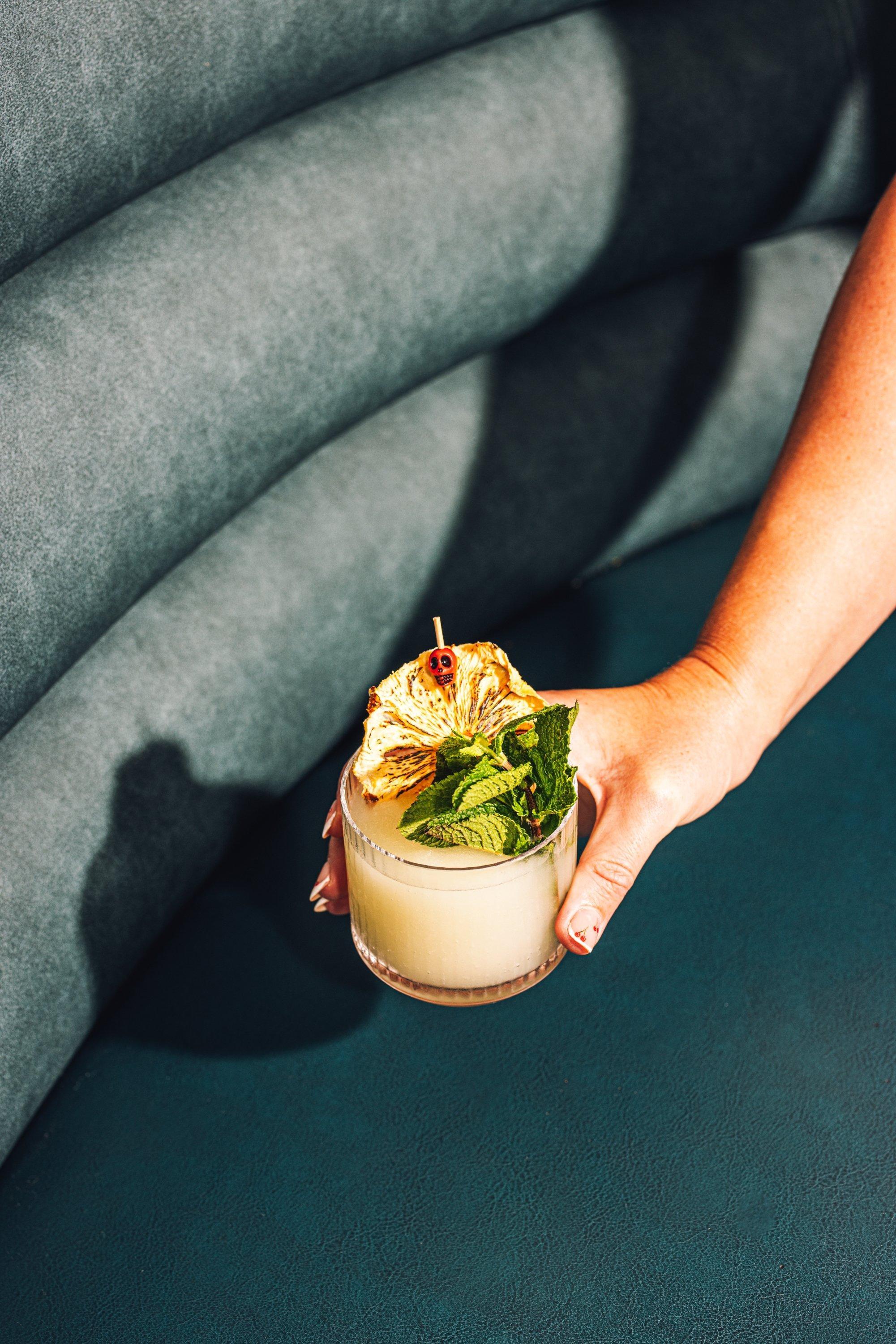 Bar/Salón Kimpton Santo