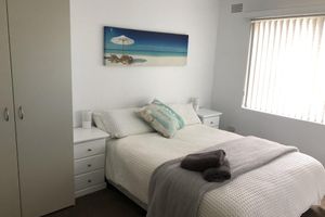 Alquiler Vacacional - Spectacular Waterfront Adults Only apartment. Best location in The Entrance.