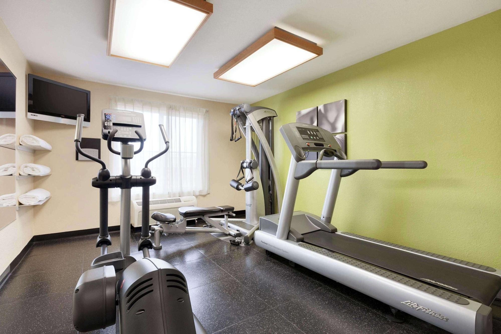 Gimnasio Country Inn & Suites by Radisson, San Carlos, CA