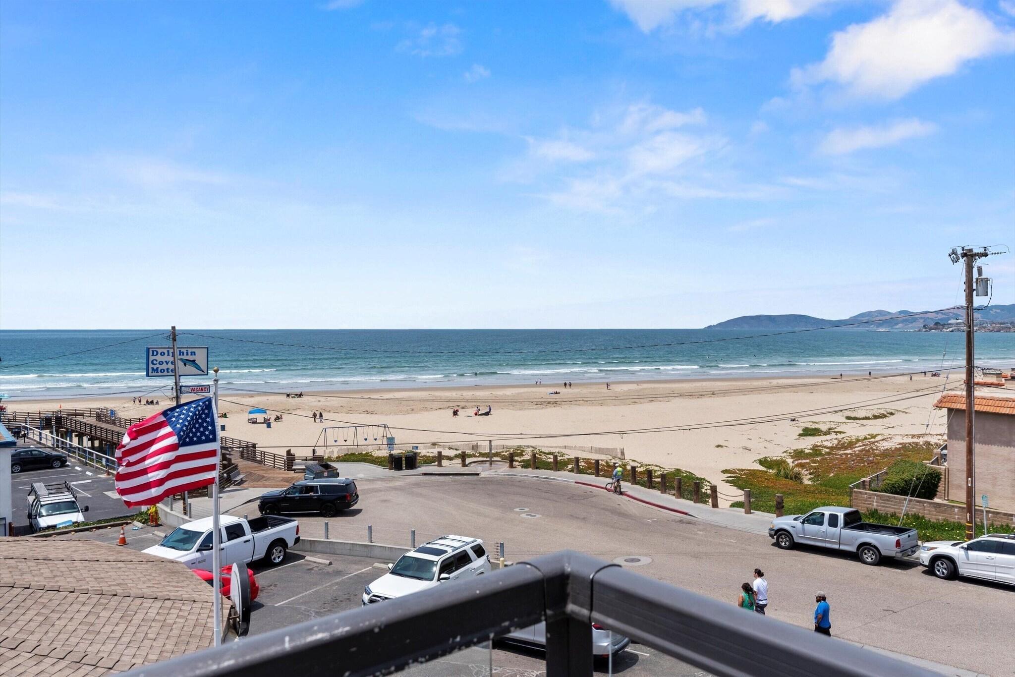 Playa Beach House Inn & Suites