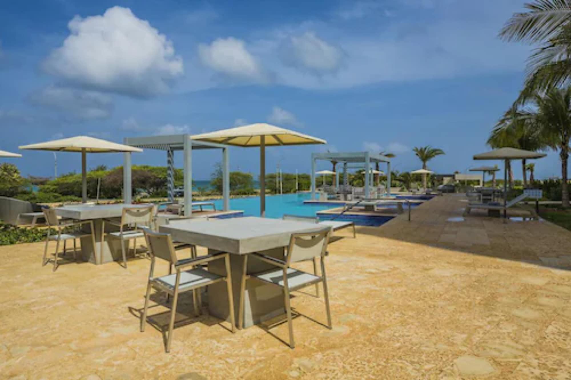 Vista Exterior Azure Beach Residences