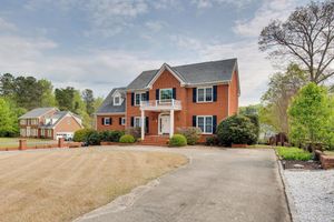 Alquiler Vacacional - Douglasville Lake Home w/ Private Pool + Gazebo!