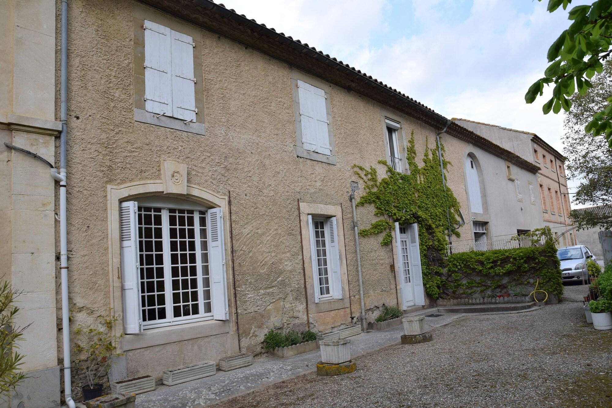 Varios Chambre de Maud
