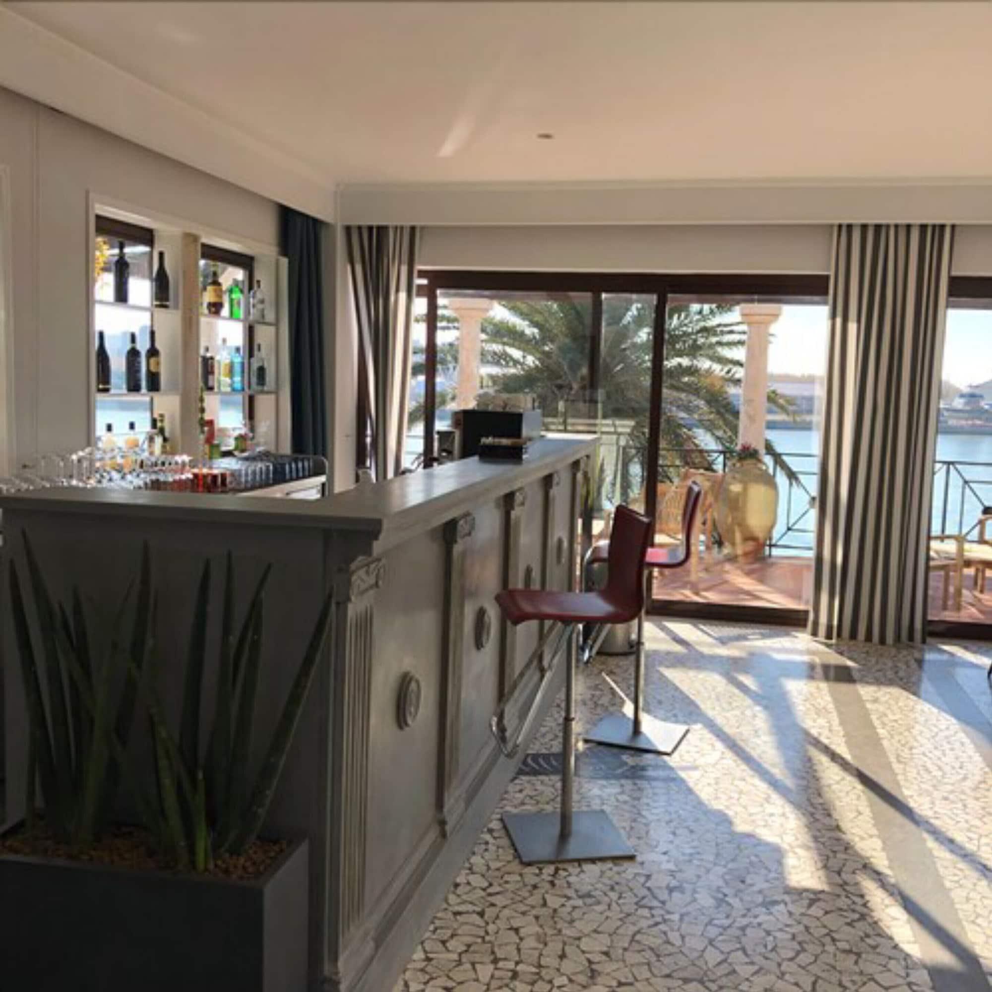 Bar/Salón Porto Romano The Marina Resort