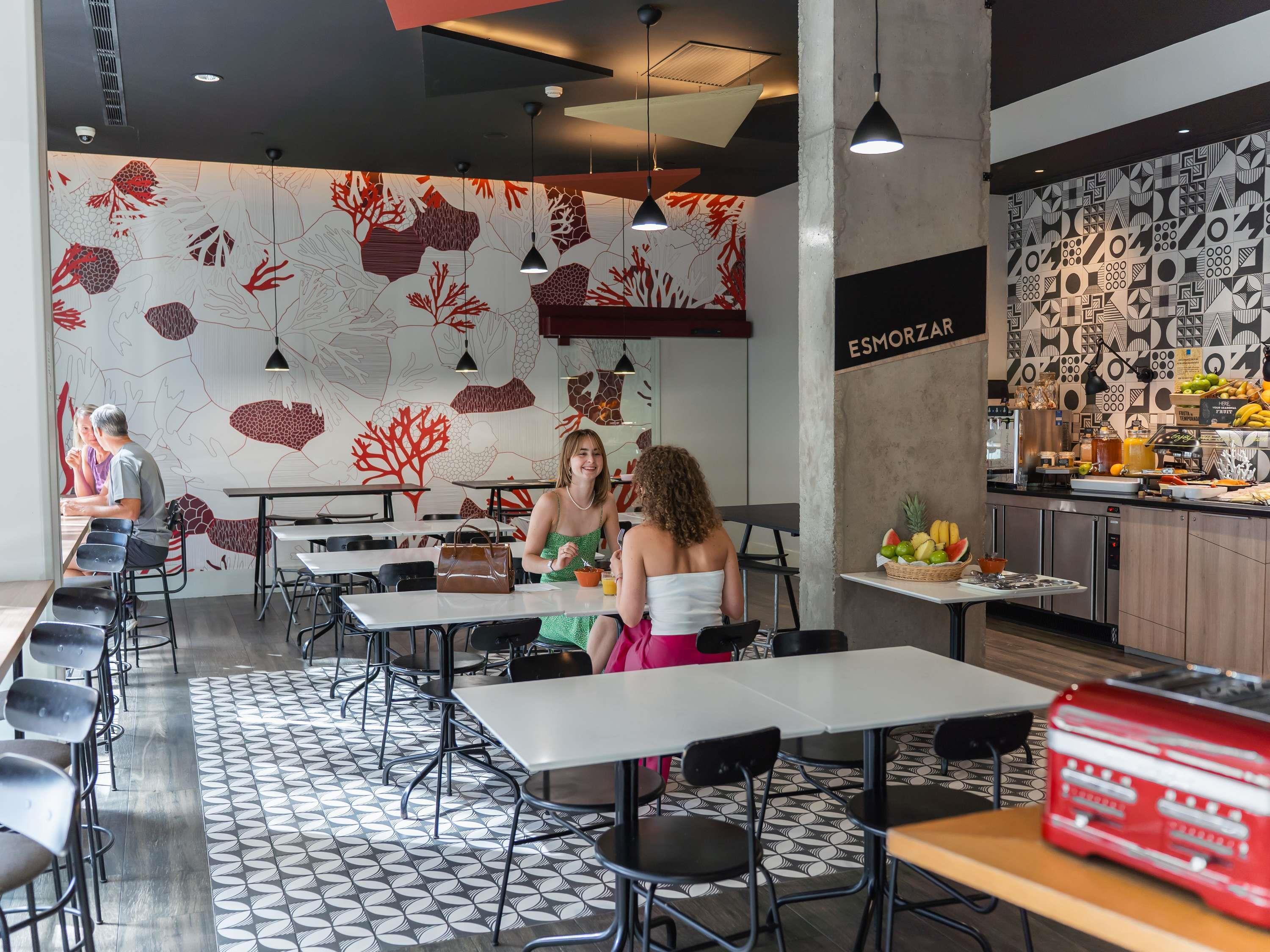 Restaurant ibis Styles Barcelona City Bogatell