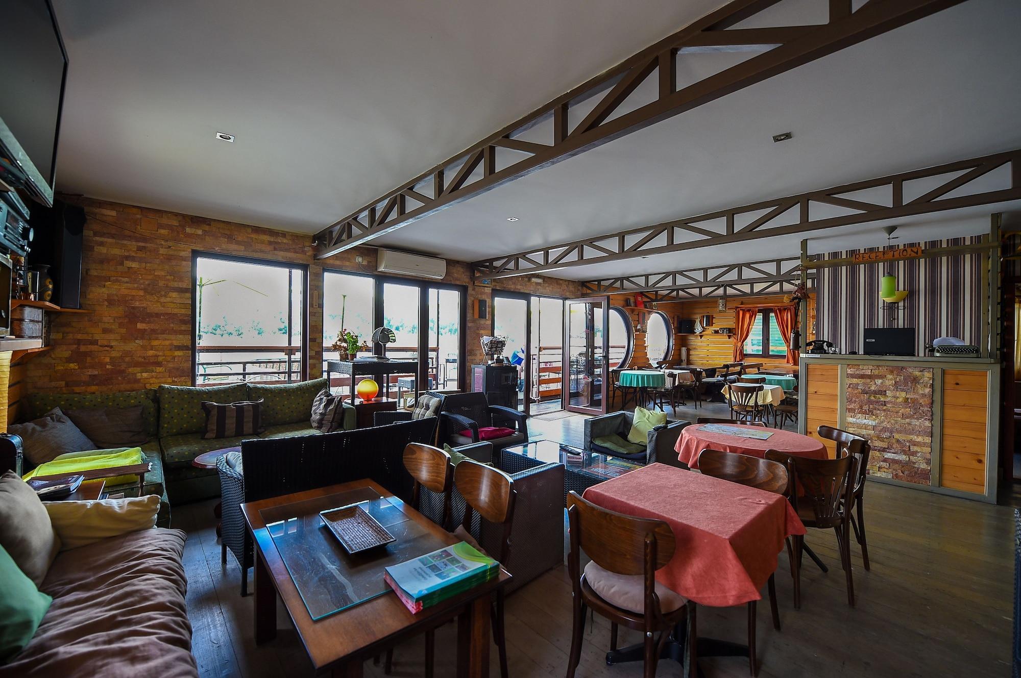 Vista Lobby San Art Floating Hostel&Apartments