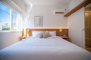 Alquiler Temporario - Leblon | 3 Quartos, 2 min da Praia - por Casapē Rio
