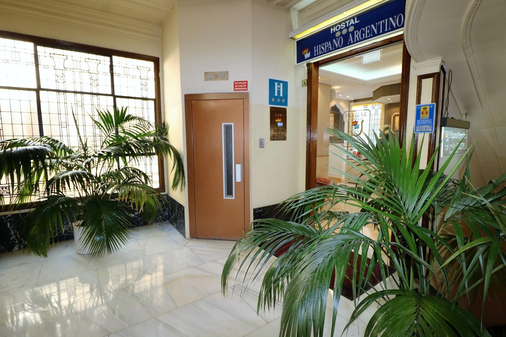 Vista Exterior Hostal Hispano Argentino Gran Via