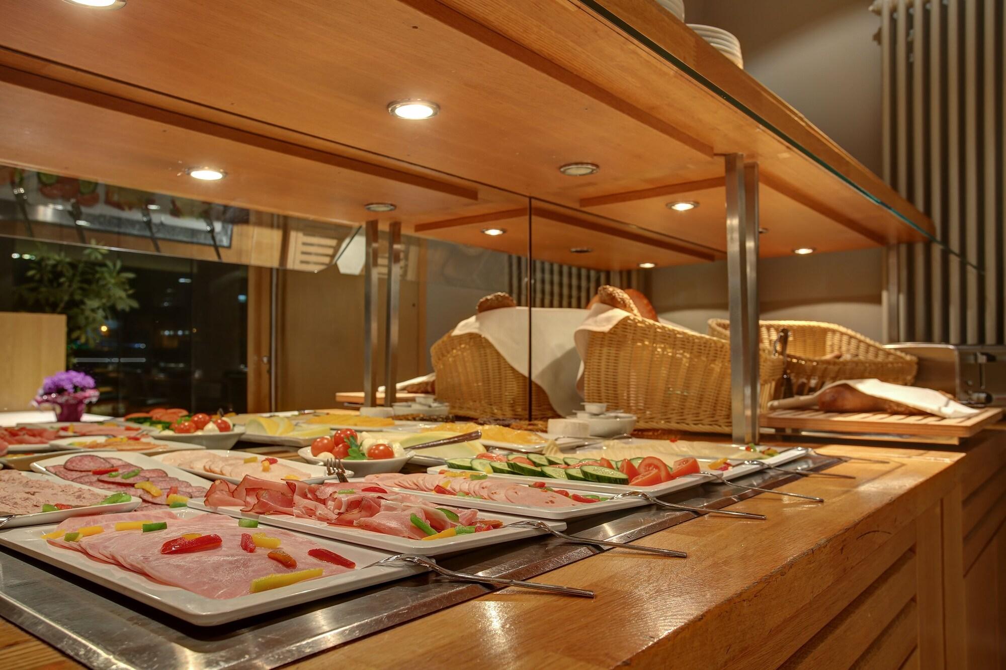 Restaurant Centro Park Hotel Stuttgart, Trademark Collection by Wyndham