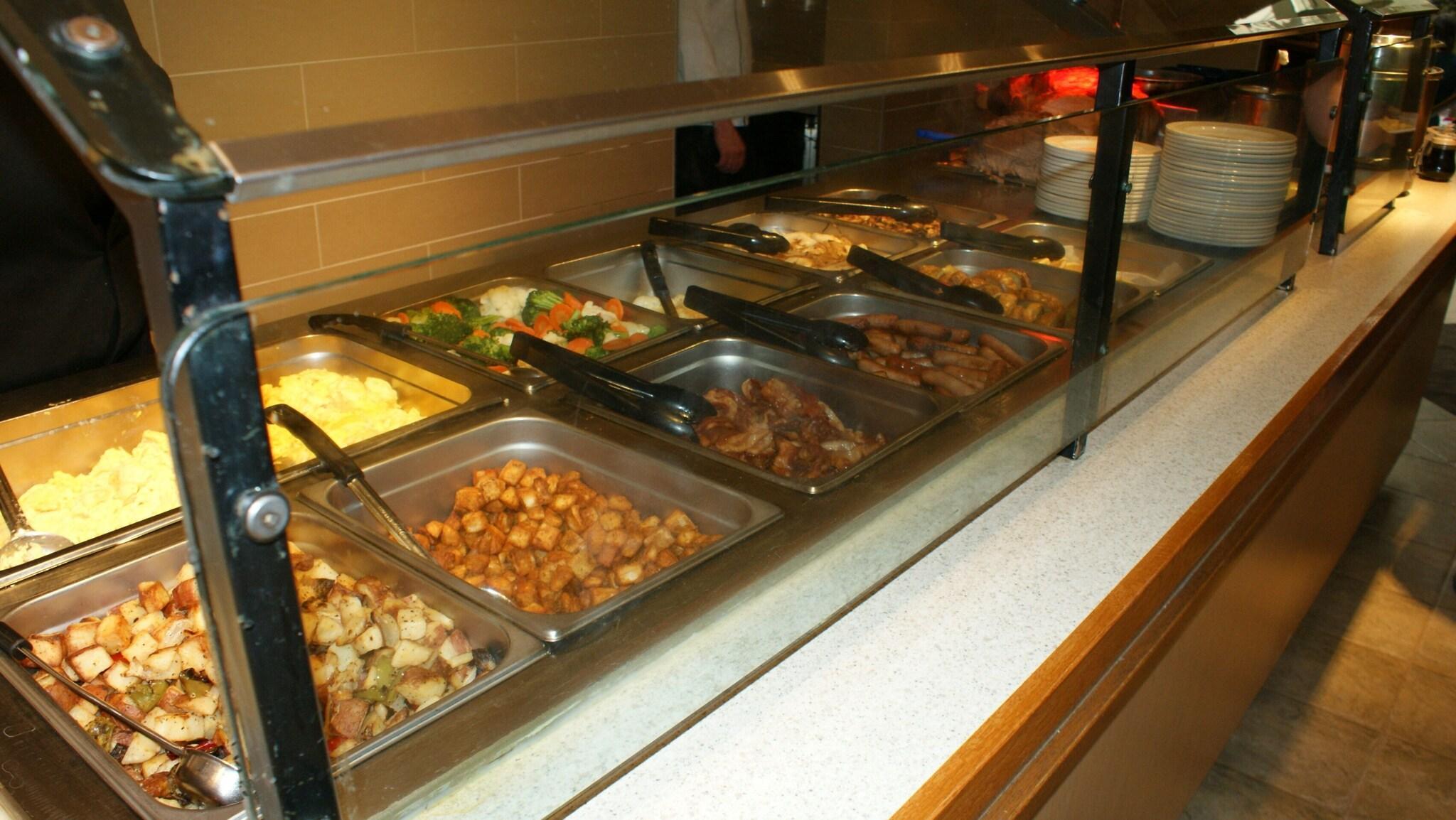 Restaurant Canad Inns Destination Centre Windsor Park