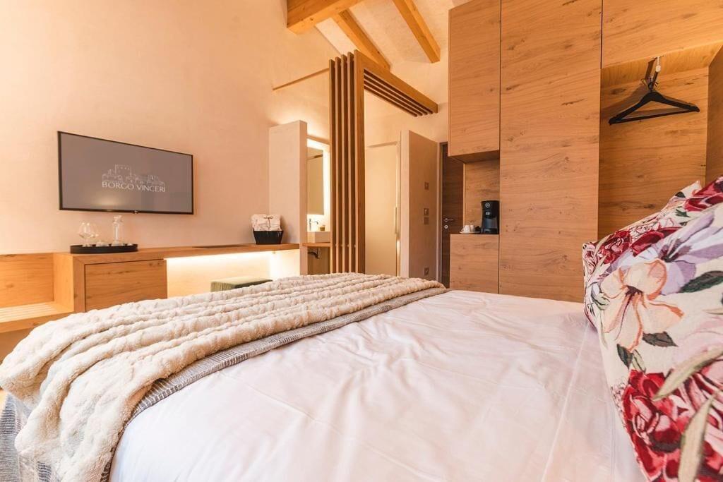 Varios Borgo Vinceri