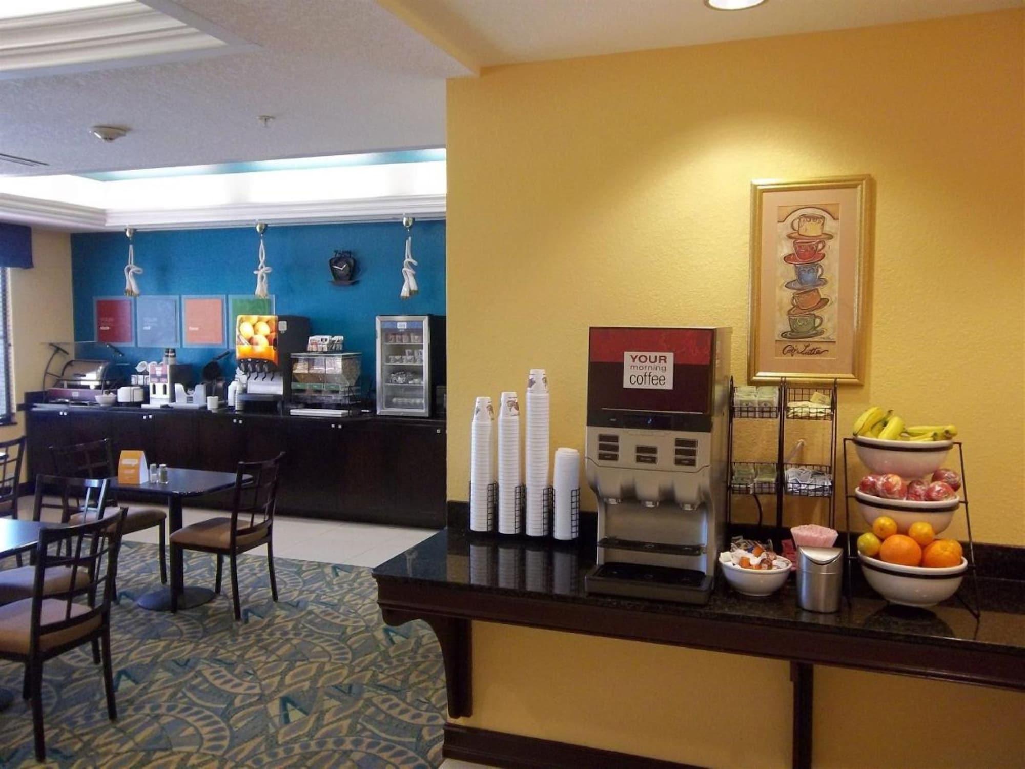 Bar/Salón Comfort Inn & Suites Northeast - Gateway