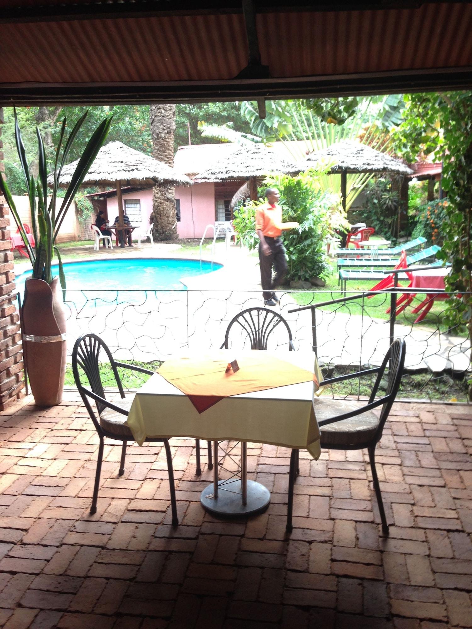 Bar/Salón Outpost Lodge