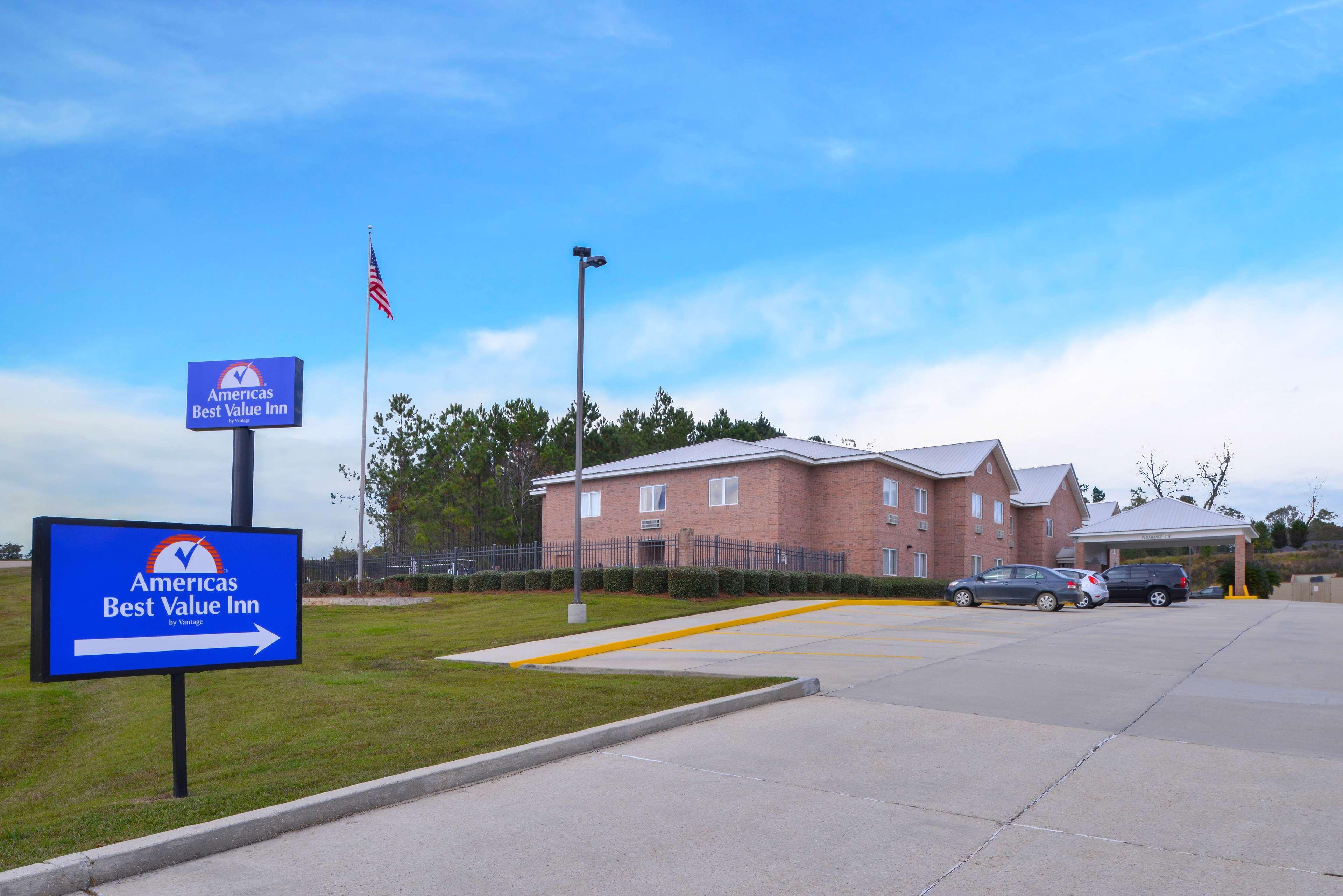 Vista Exterior Americas Best Value Inn Wiggins