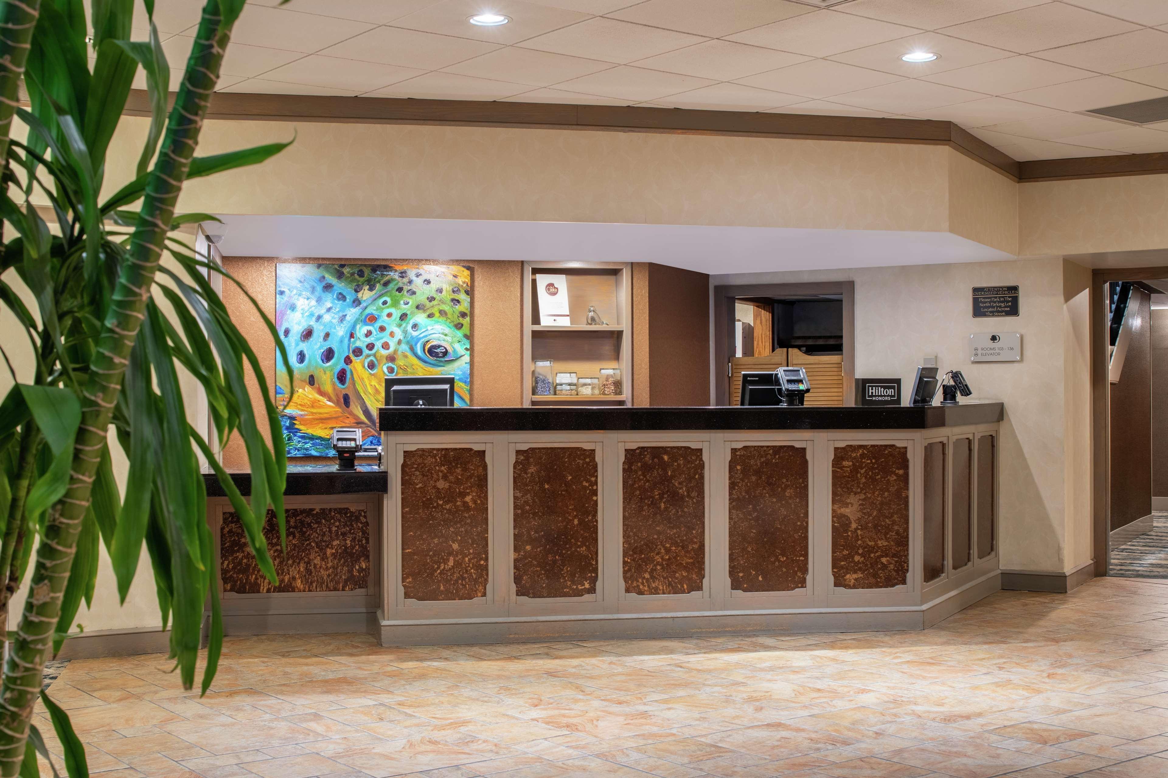 Vista Lobby DoubleTree by Hilton Hotel Missoula - Edgewater