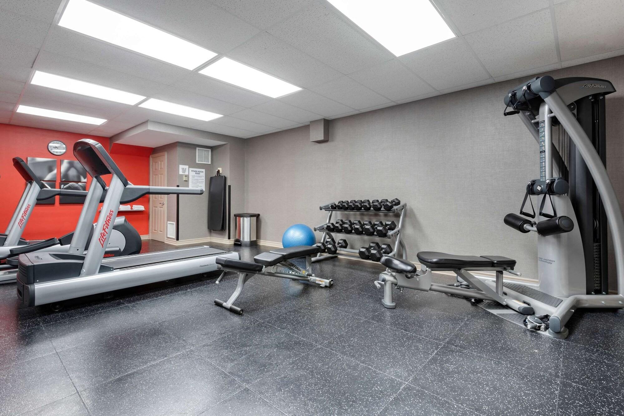 Gimnasio Quality Inn & Suites