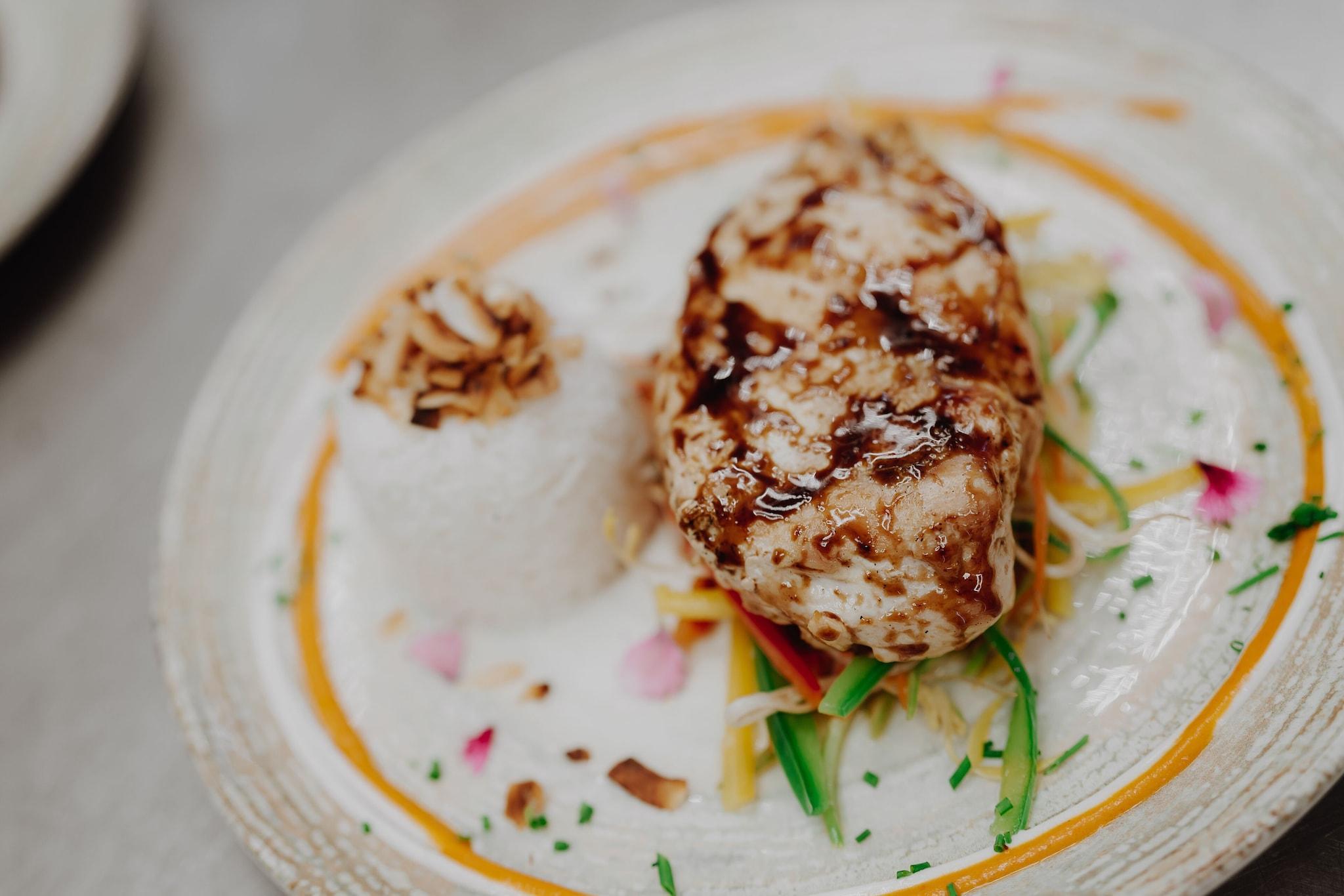 Restaurant Ba Den Hotel By Aken Soul