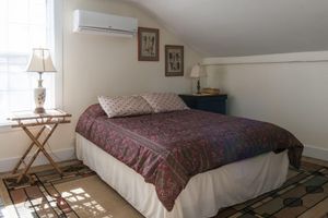Alquiler Vacacional - Charming 1845 Home in the Heart of Mystic – Walk to Everything!