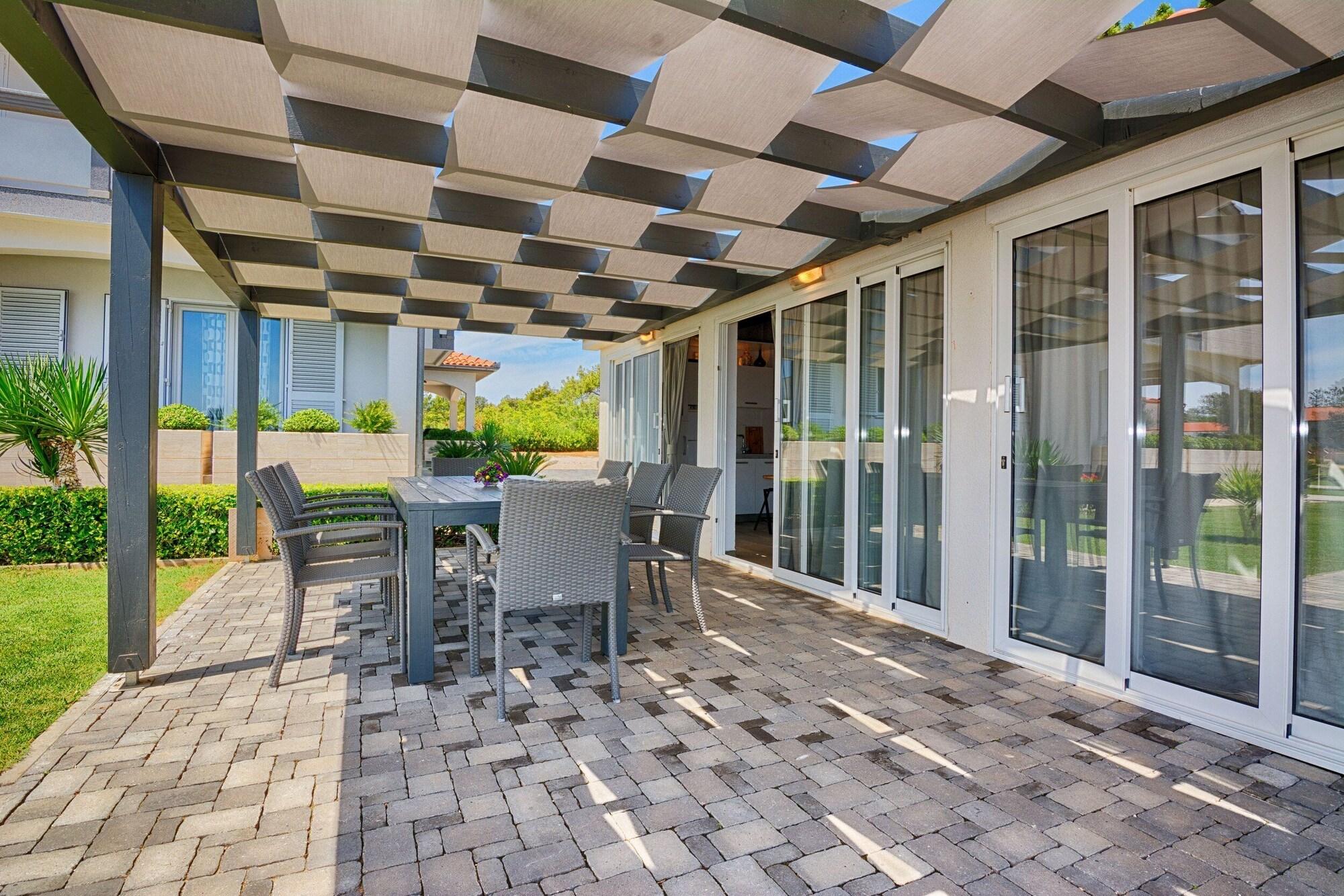 Vista Exterior Apartments Basic
